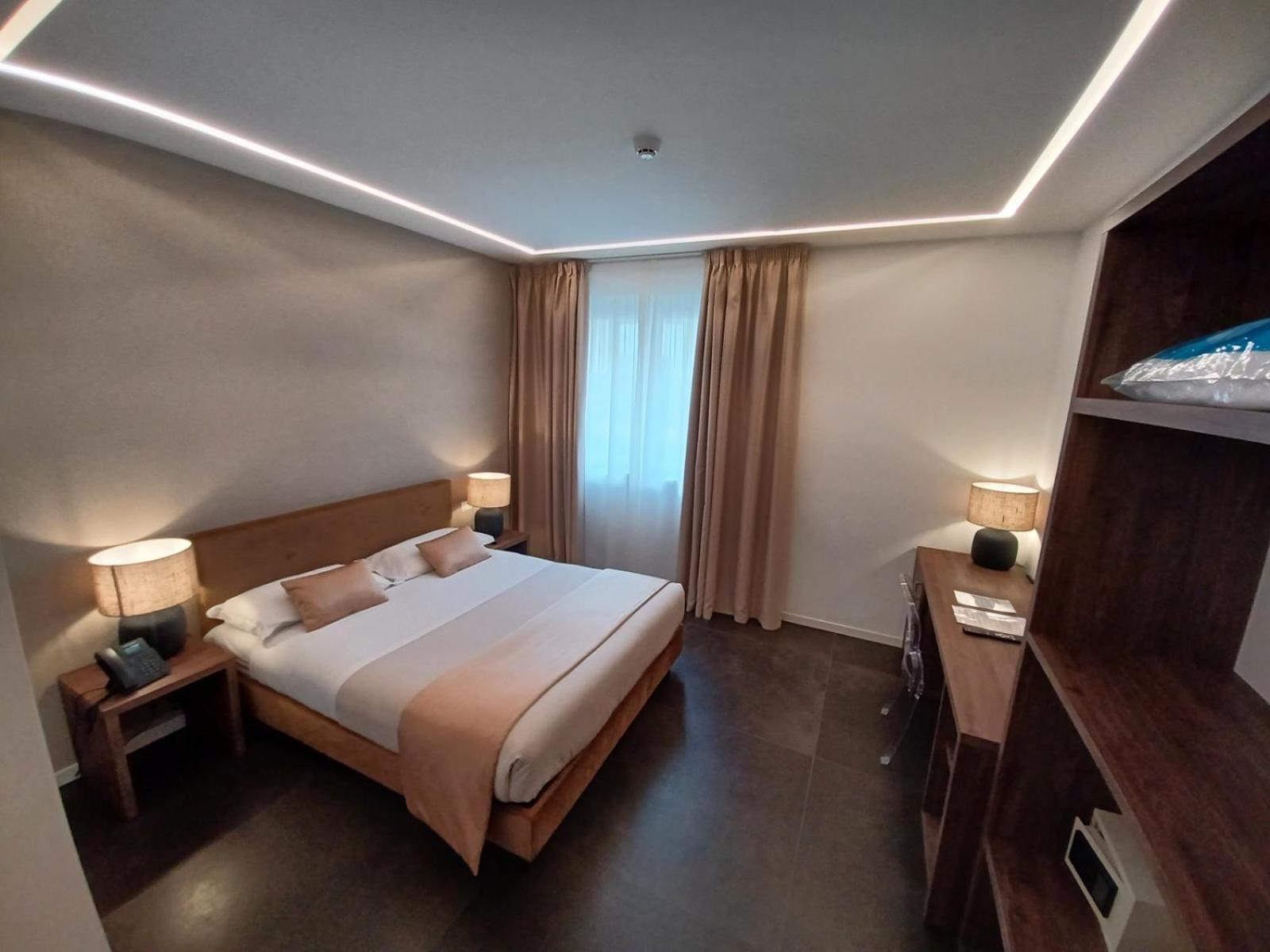 Outside Boutique Hotel Φότζια Εξωτερικό φωτογραφία